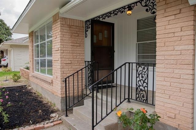 10028 San Lorenzo Avenue - Photo 2