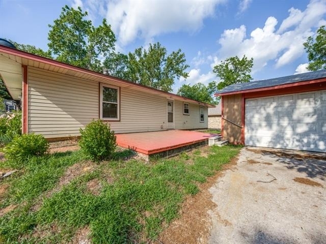 1225 W Hanna Street - Photo 18