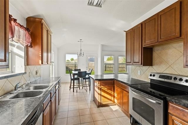 325 Crosscreek Drive - Photo 4