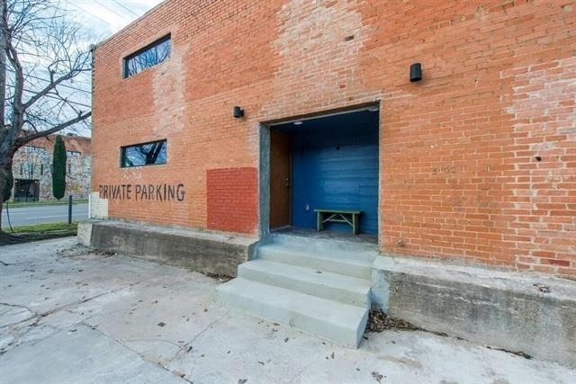 3100 Commerce Street - Photo 2