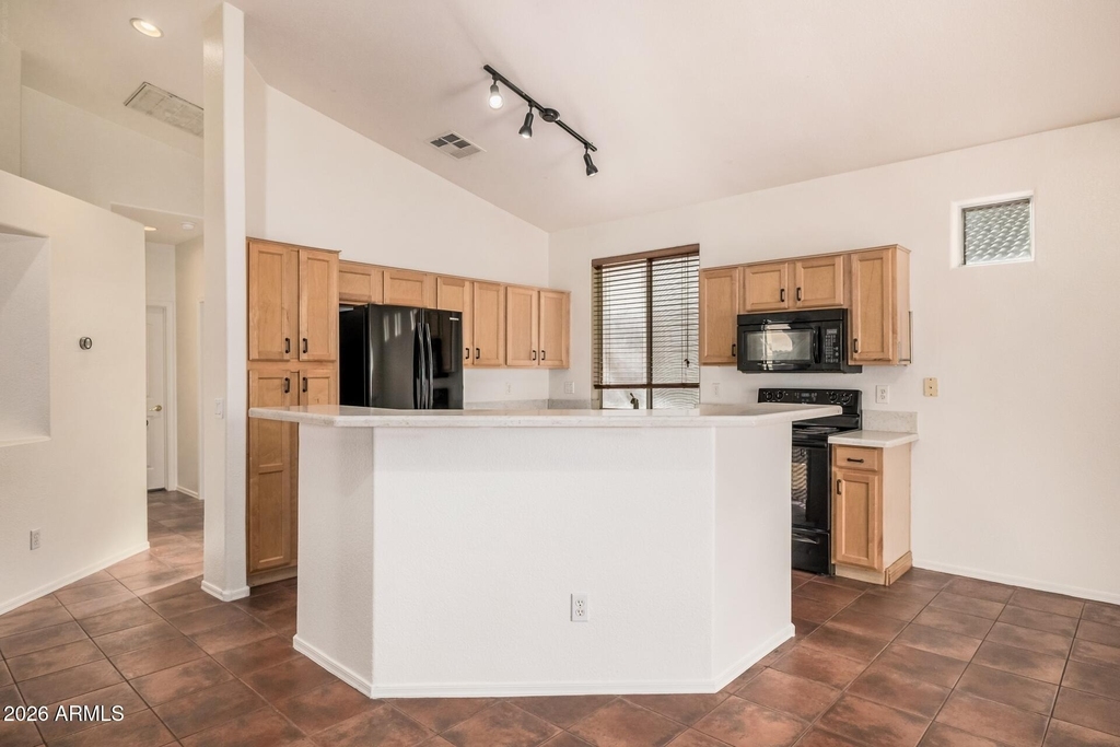 2205 S Harper -- - Photo 9