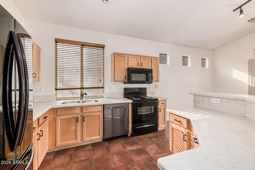 2205 S Harper -- - Photo 7