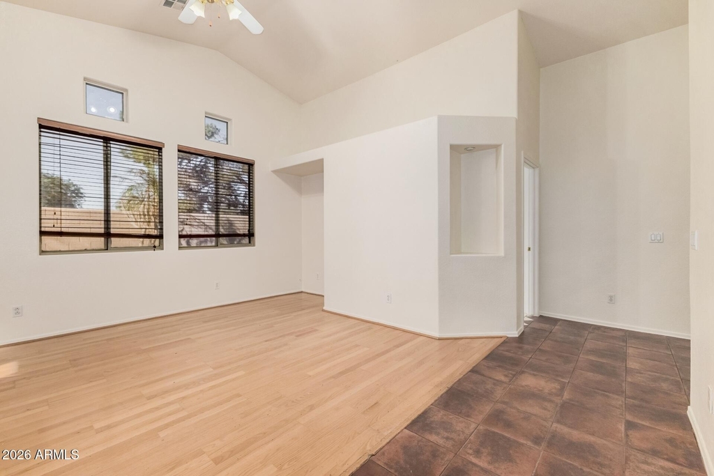 2205 S Harper -- - Photo 15