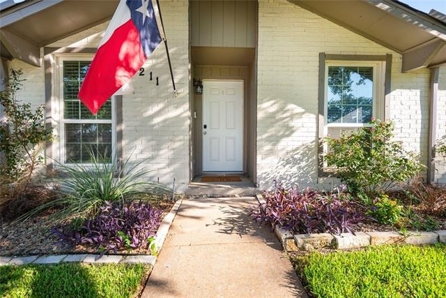 2211 Yewpon Drive - Photo 2