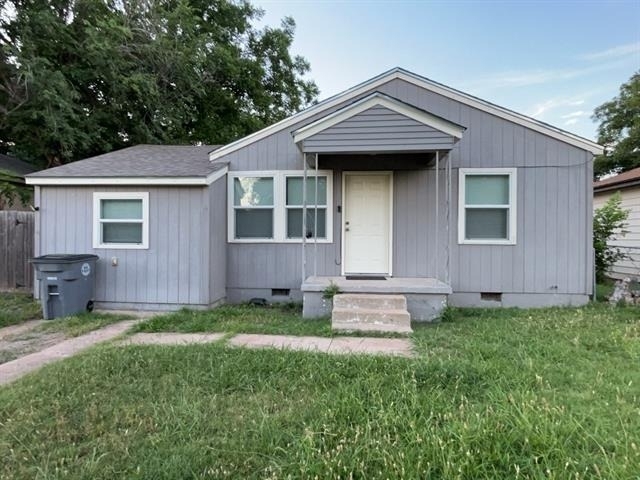 1713 Nw Irwin Avenue - Photo 0