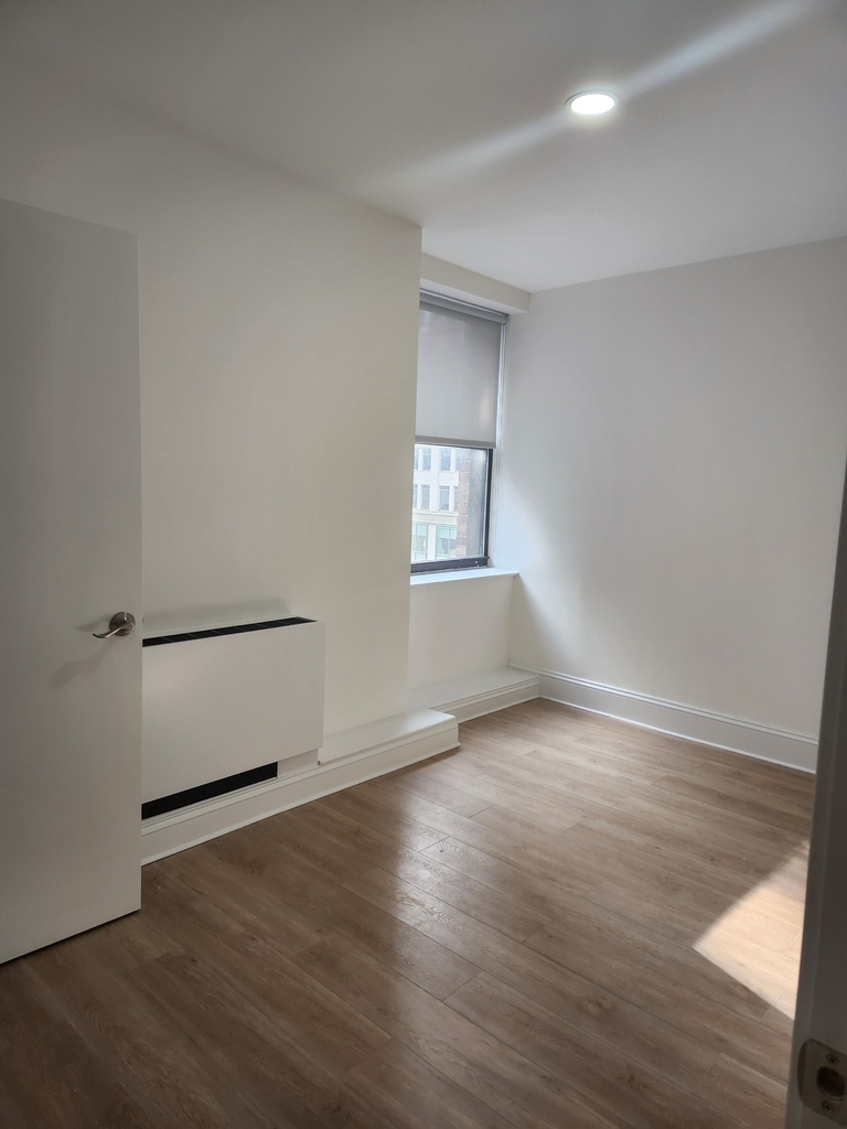 W 34th St. and 6th Ave - Photo 12