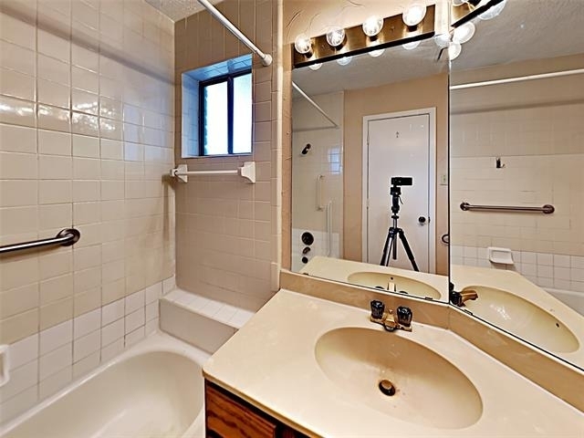 5740 Martel Avenue - Photo 15