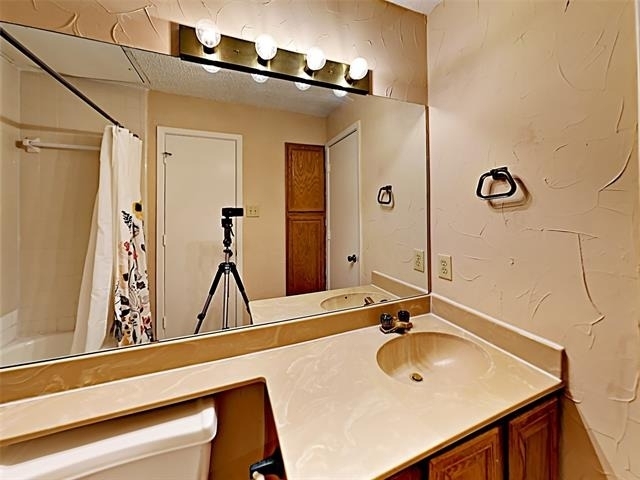 5740 Martel Avenue - Photo 10