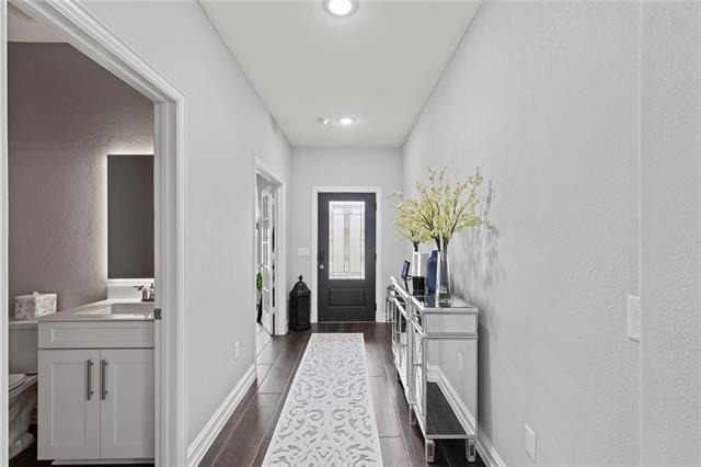 913 Adelyn Street - Photo 2