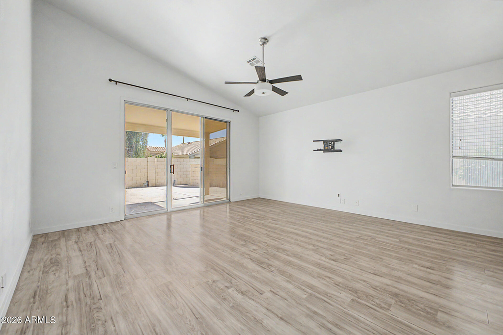 7251 E Lakeview Avenue - Photo 9