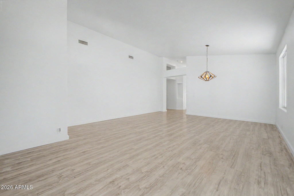 7251 E Lakeview Avenue - Photo 3