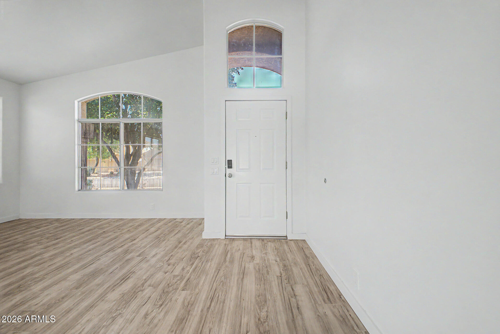 7251 E Lakeview Avenue - Photo 2