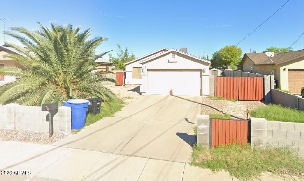 2536 E Mcarthur Drive - Photo 0