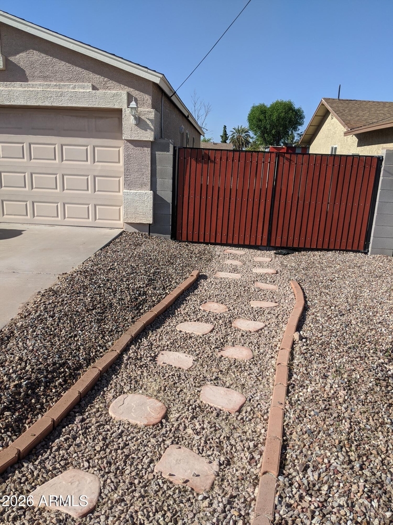 2536 E Mcarthur Drive - Photo 18