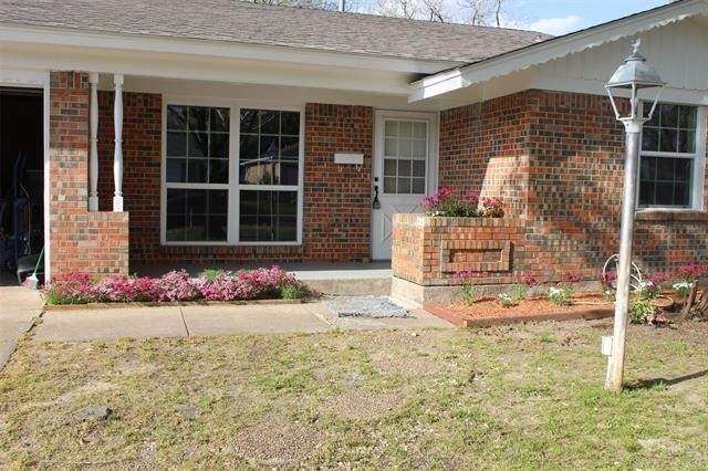 1807 W Scott Street - Photo 0