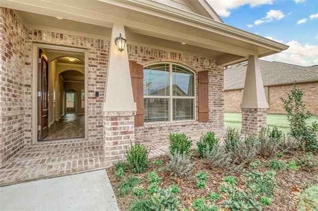 638 Devonshire Lane - Photo 2