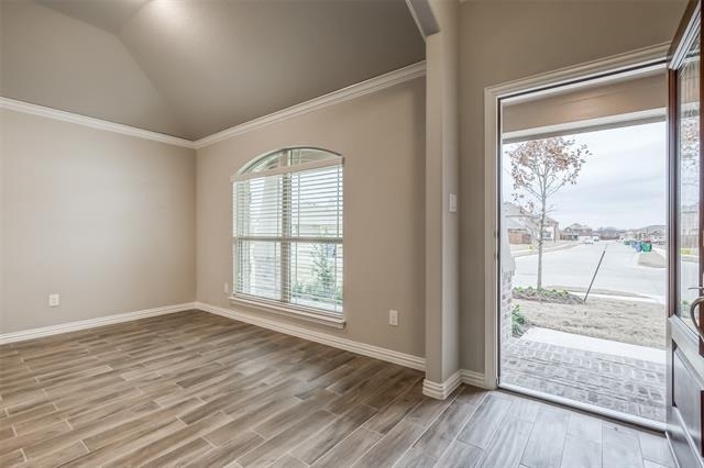 638 Devonshire Lane - Photo 5