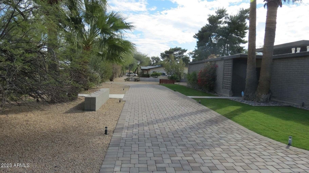 11440 N 65th Street - Photo 9