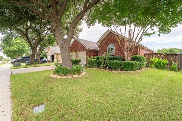 2324 Crestridge Drive - Photo 2