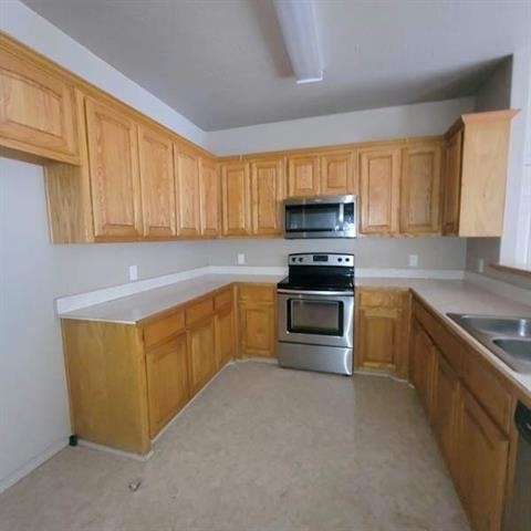 710 W Waco Street - Photo 2