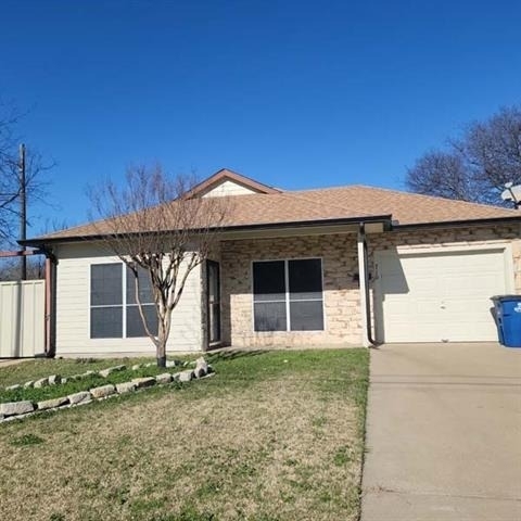 710 W Waco Street - Photo 0