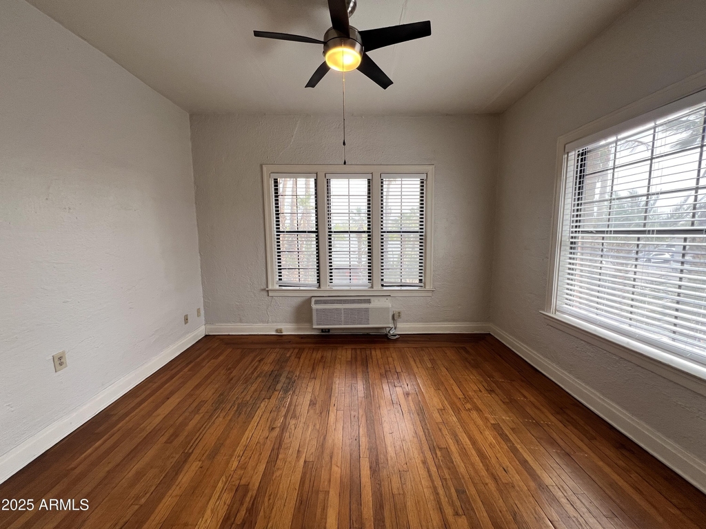 902 E Palm Lane - Photo 12
