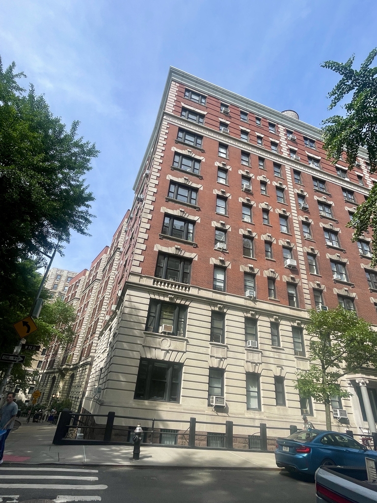 200 Riverside Drive - Photo 7
