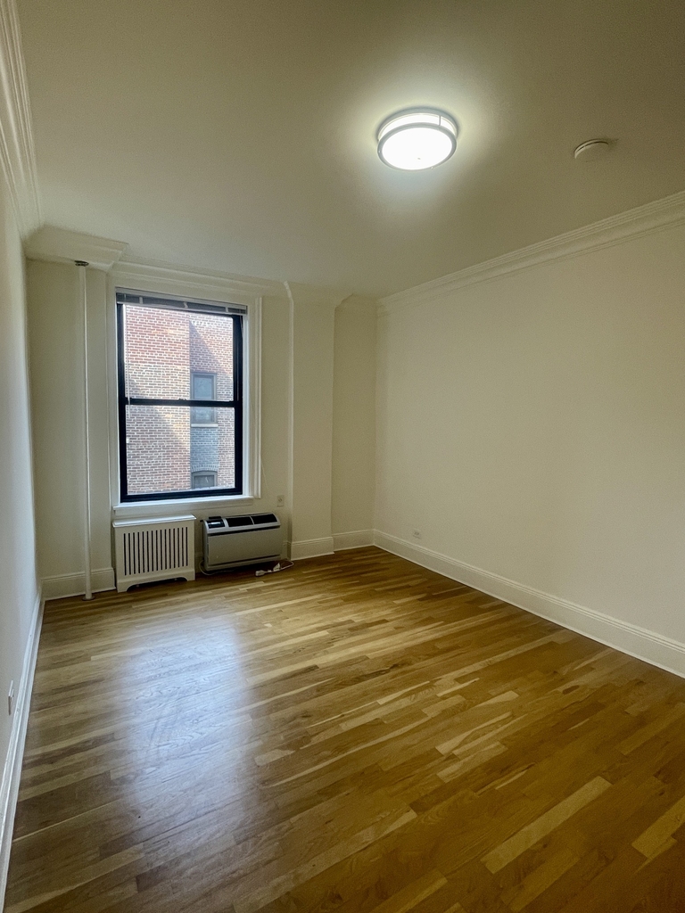 200 Riverside Drive - Photo 2