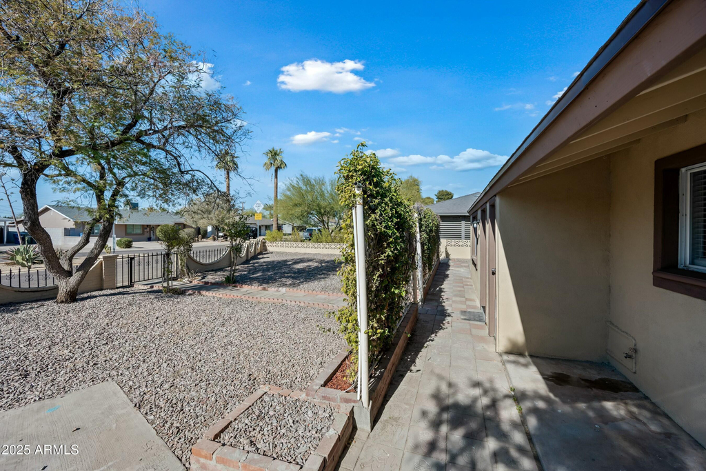 2601 N 51st Street - Photo 2