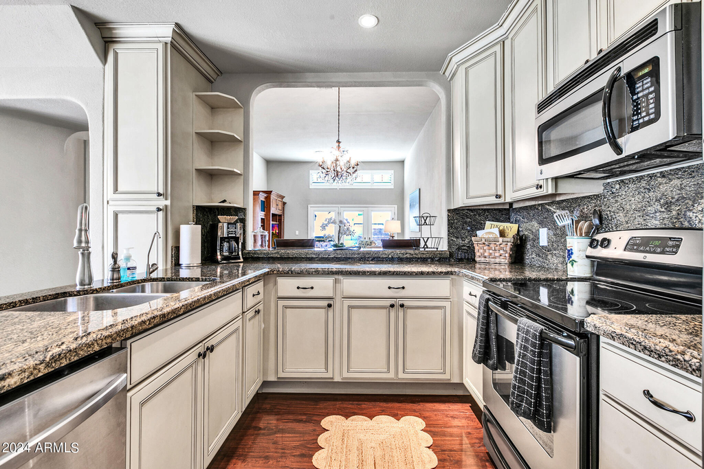 8889 E Meadow Hill Drive - Photo 11