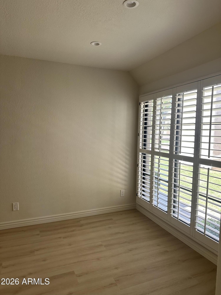 8889 E Meadow Hill Drive - Photo 37