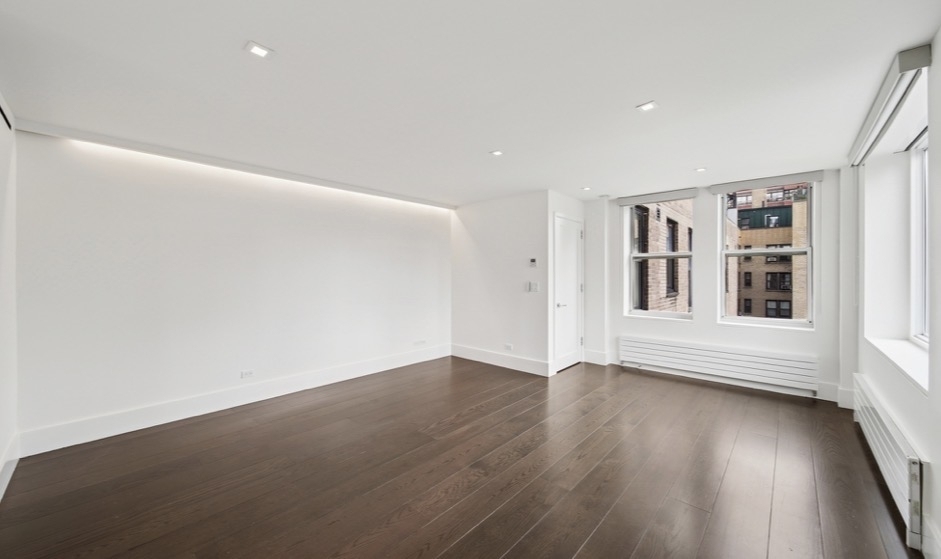East 80th Street - Photo 11
