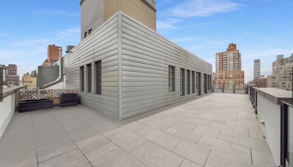 East 80th Street - Photo 9
