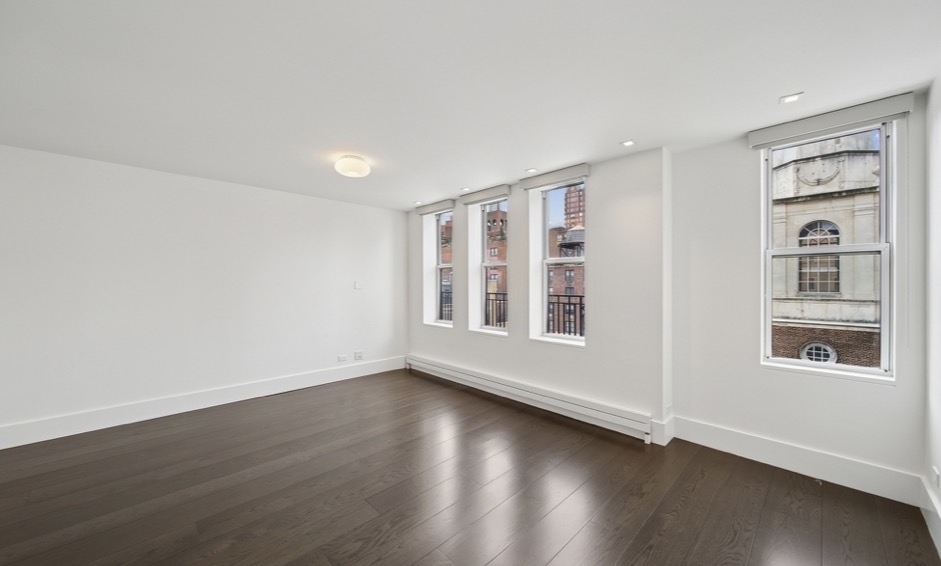 East 80th Street - Photo 12