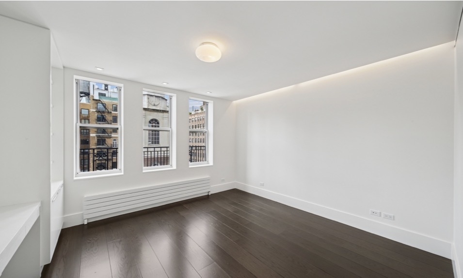 East 80th Street - Photo 13