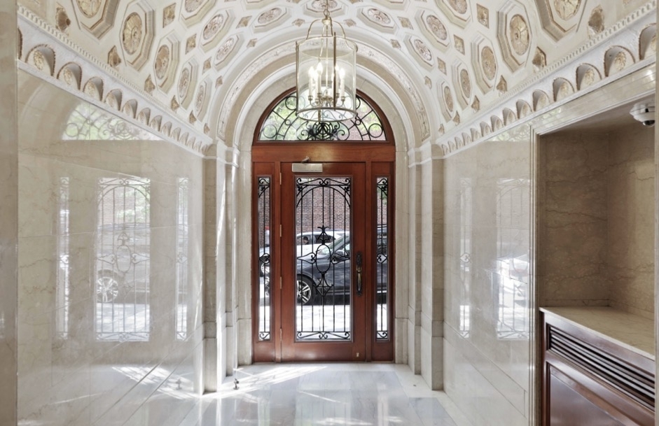 East 80th Street - Photo 18