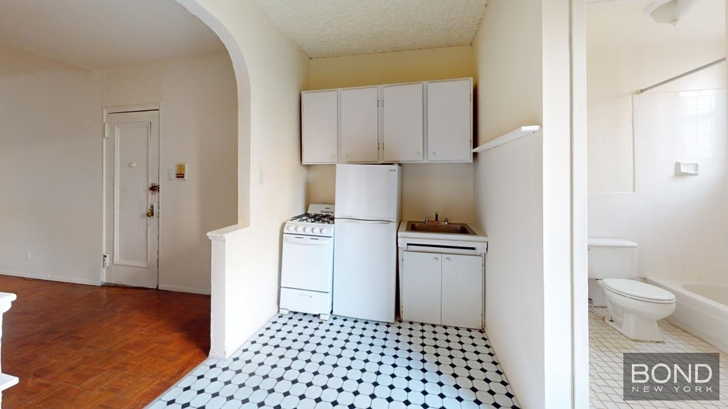 325 East 89th Street - Photo 1