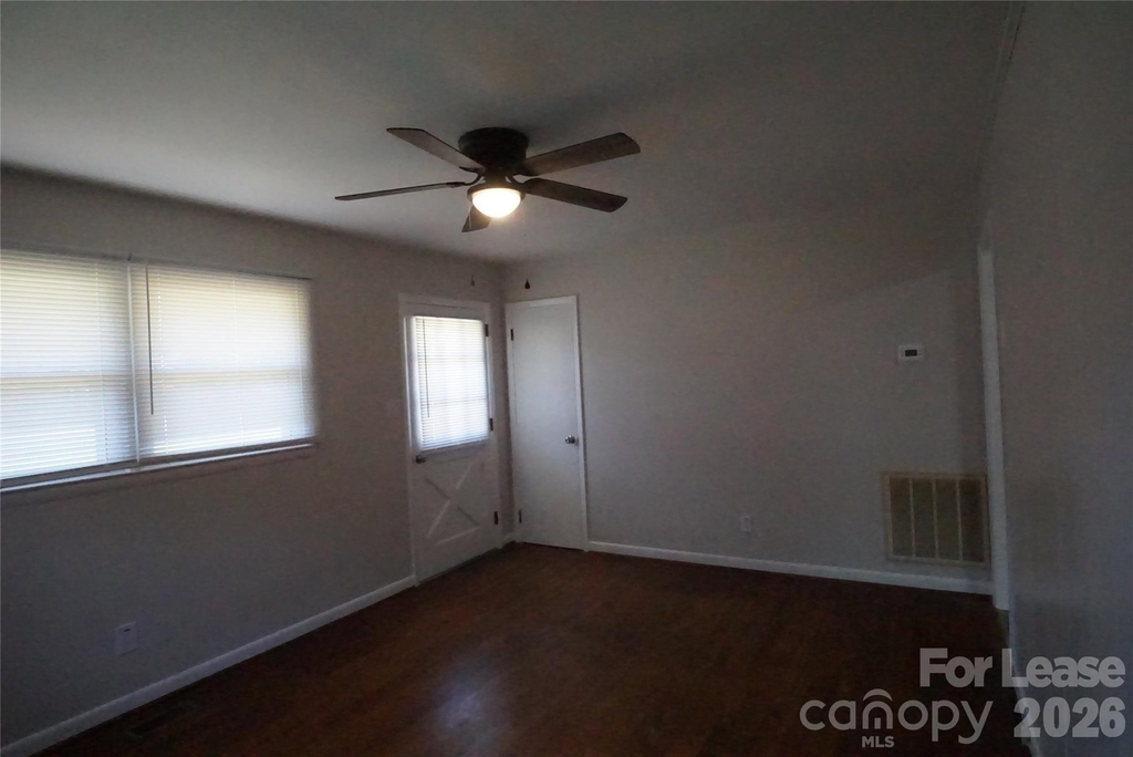 130 31st Avenue Nw - Photo 2