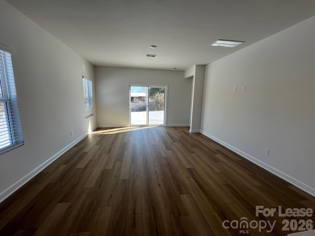 1548 31st Street Ne - Photo 2