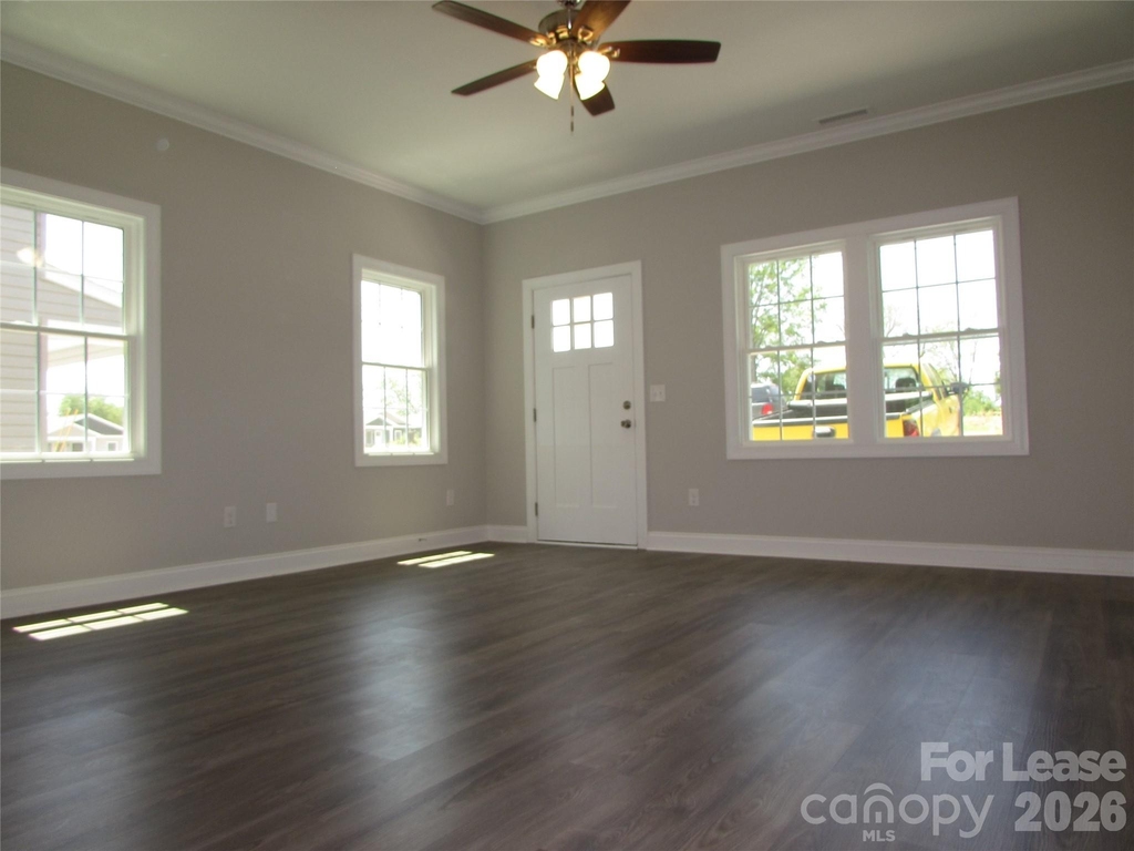 1094 20th Street Ne - Photo 1