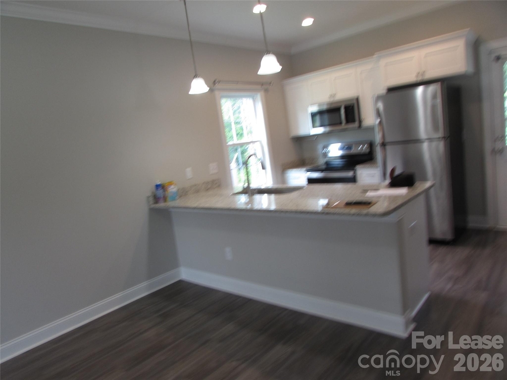1094 20th Street Ne - Photo 2
