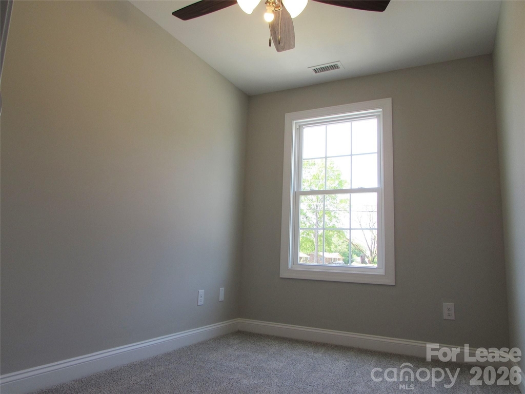 1094 20th Street Ne - Photo 9