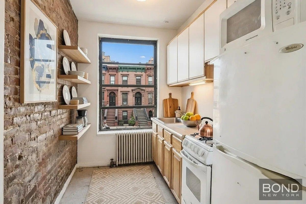 323A East 89th Street - Photo 0