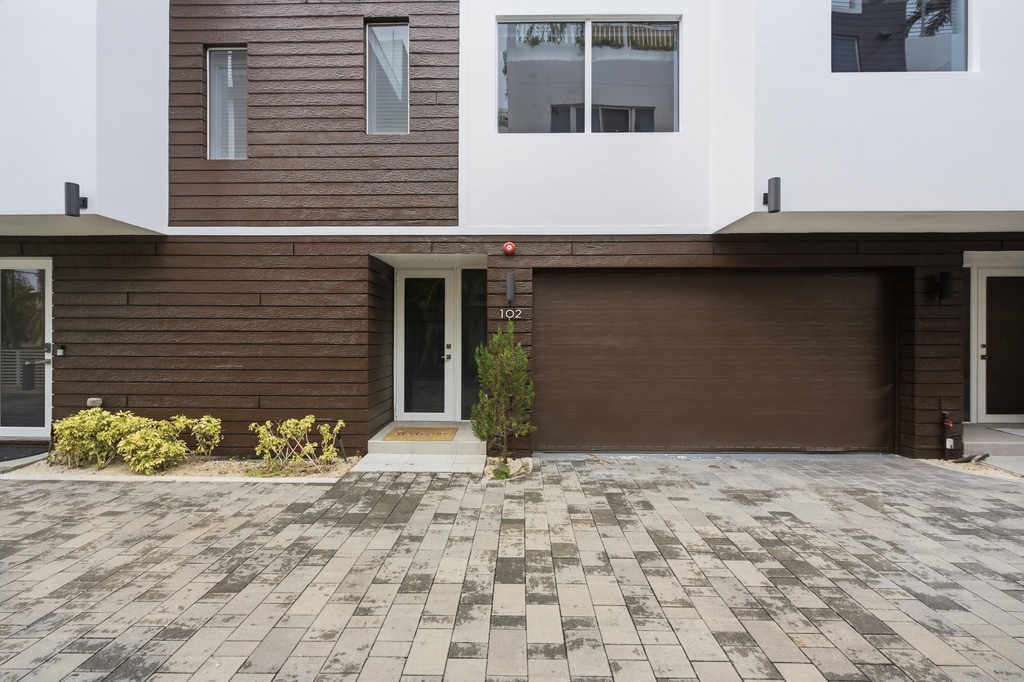 714 Ne 14th Avenue - Photo 1