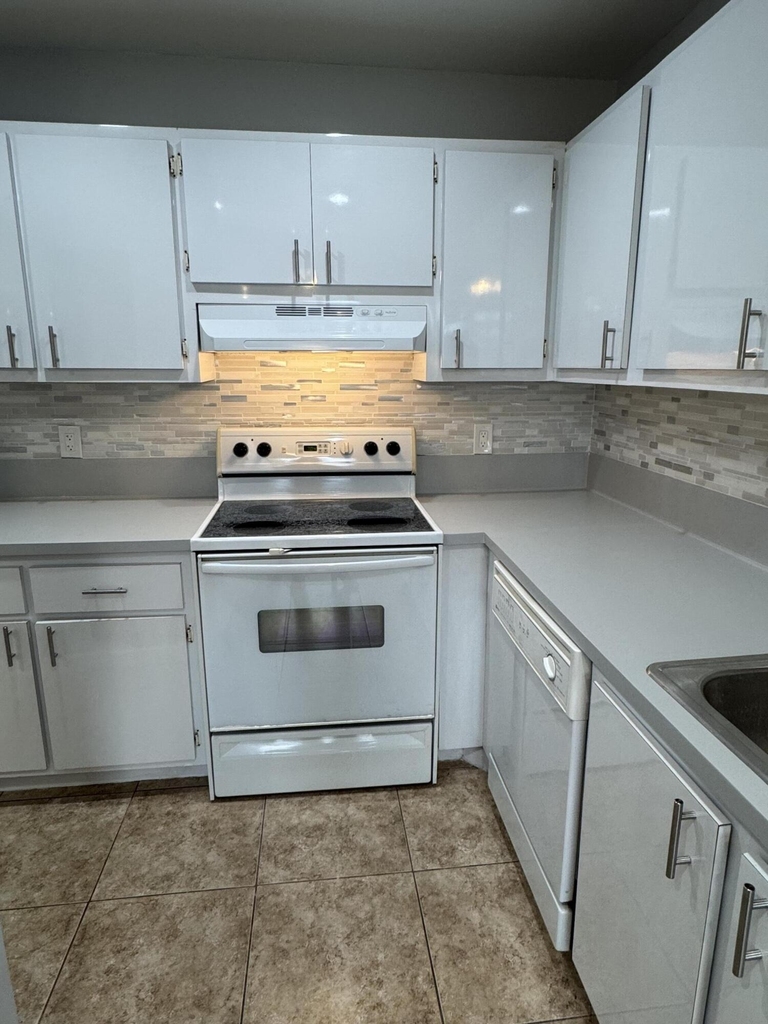 1100 Boxwood Drive - Photo 5