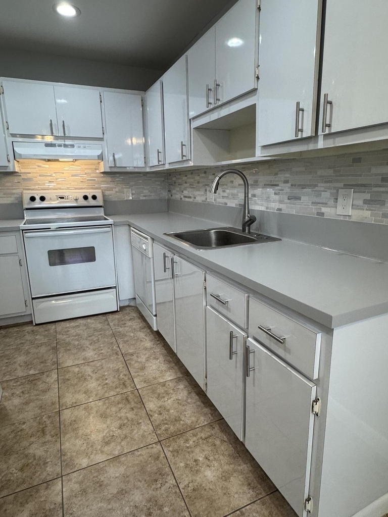 1100 Boxwood Drive - Photo 7