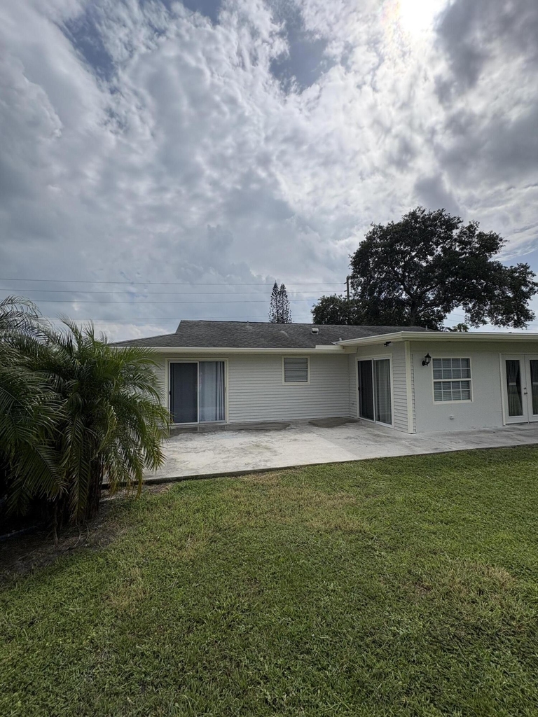 285 Ne Floresta Drive - Photo 2