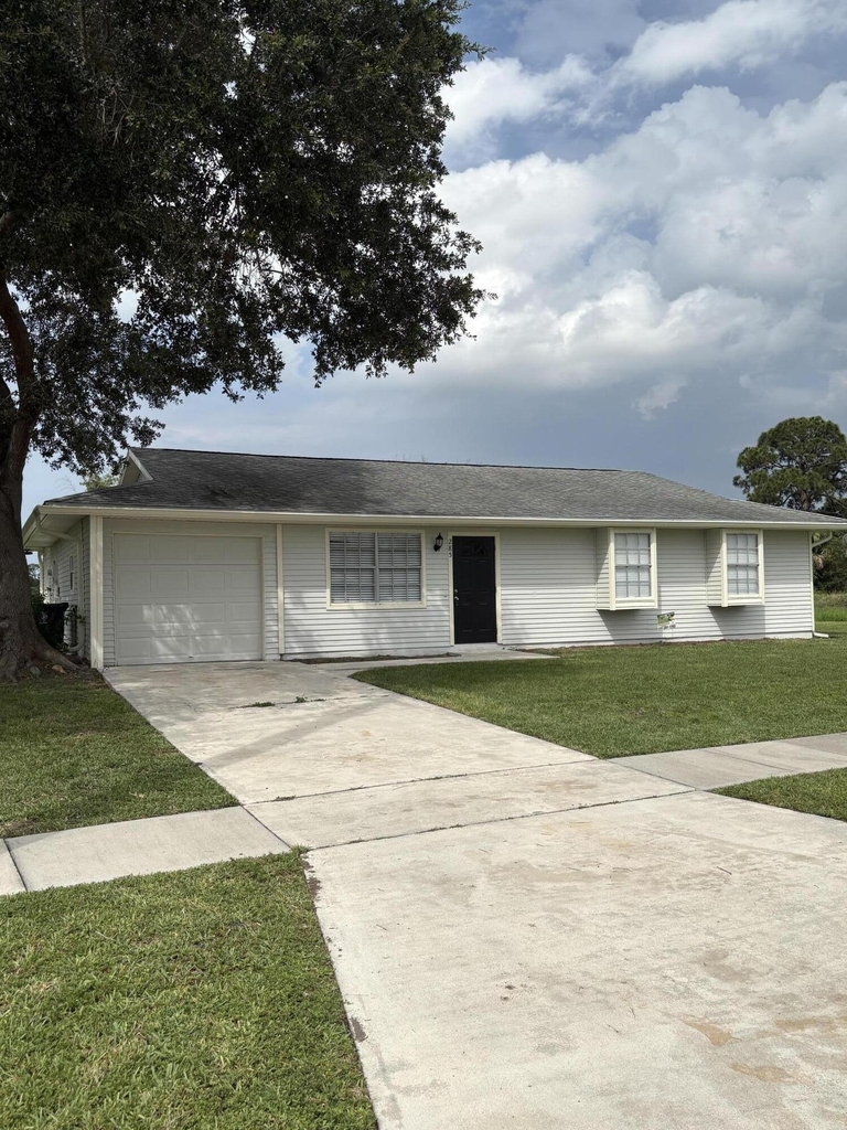 285 Ne Floresta Drive - Photo 0