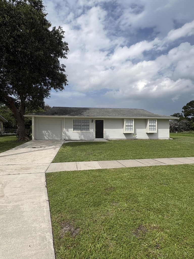 285 Ne Floresta Drive - Photo 1