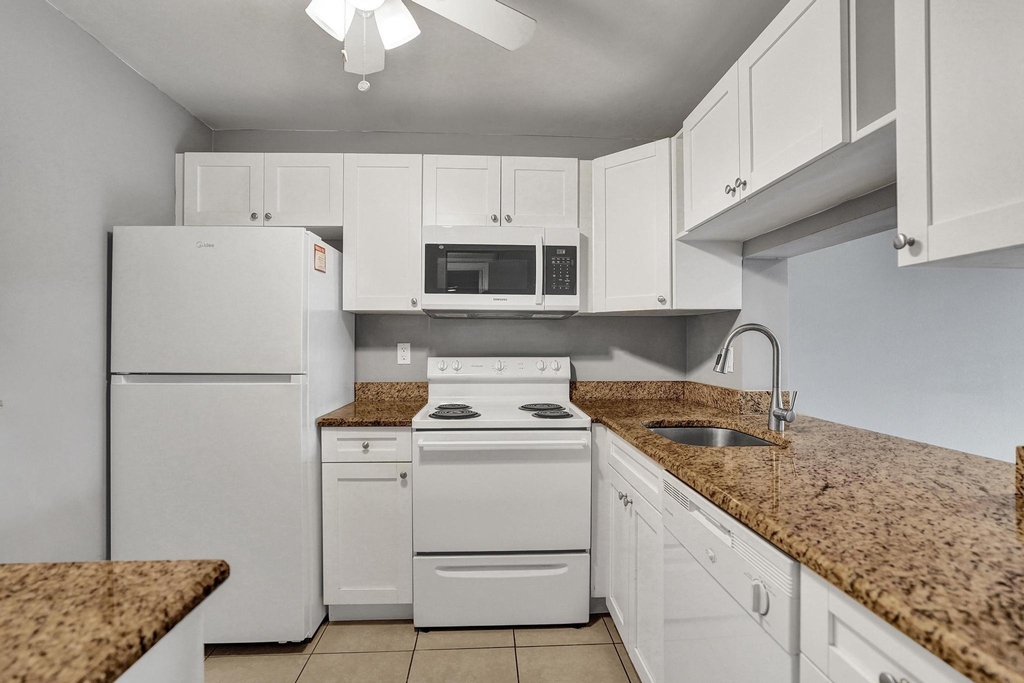 9460 Poinciana Place - Photo 2